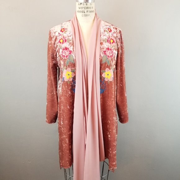 Andree by Unit Crushed Pink Velvet Floral Embroidered Cardigan Medium NEW - Picture 2 of 14